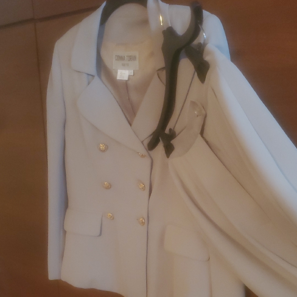 Donna Karan Women's Light Green Suit (Blazer with Gold Buttons And Pants)